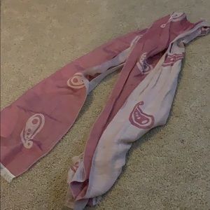 Reversible pink and white paisley scarf